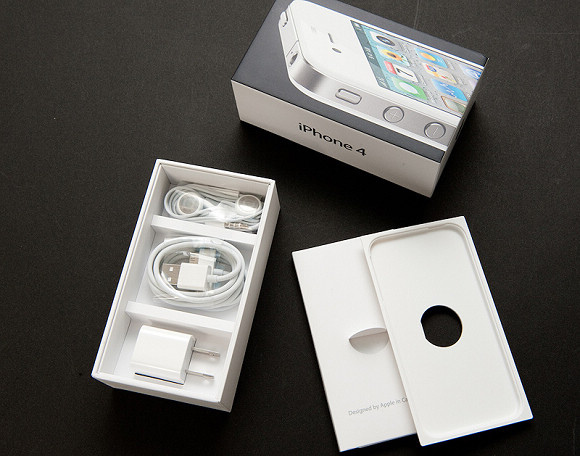 iphone 4 box. White iPhone 4 unboxed – Is it