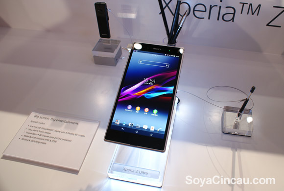 130626-sony-xperia-z-ultra-hands-on-01