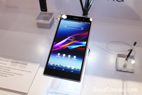 130626-sony-xperia-z-ultra-hands-on-02
