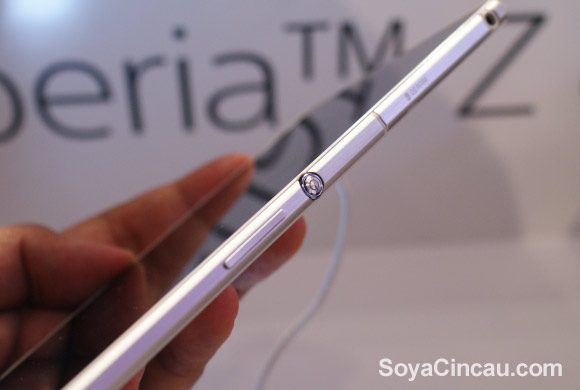 130626-sony-xperia-z-ultra-hands-on-05