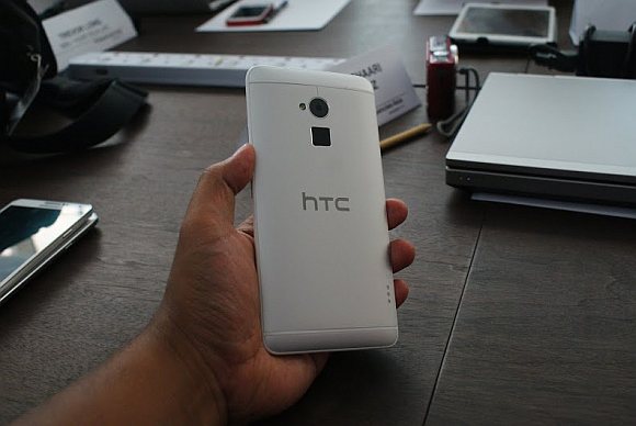 131014-htc-one-max-official-09