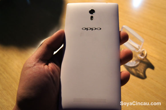 140319-oppo-find-7a-hands-on-07