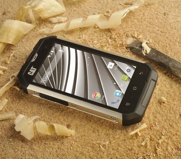 140604-cat-b15q-rugged-smartphone-03