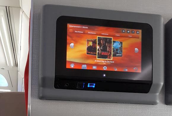 140812-in-flight-entertainment-mobile-device