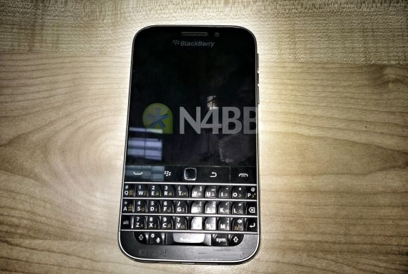 141114-blackberry-classic-01
