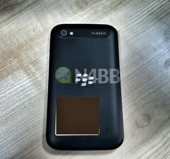 141114-blackberry-classic-02