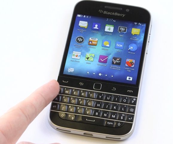 141119-blackberry-classic-closer-look