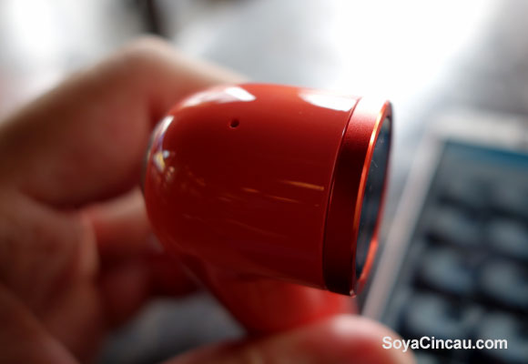 141201-htc-re-camera-hands-on-04