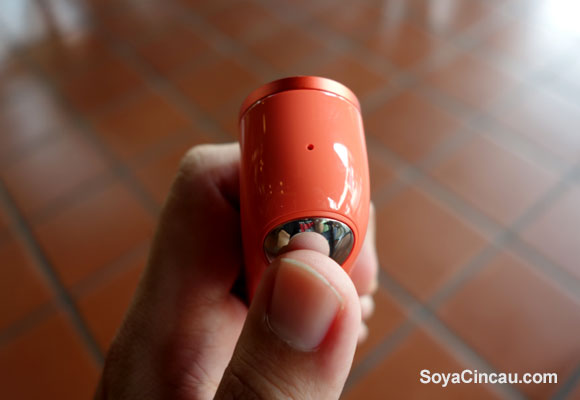 141201-htc-re-camera-hands-on-09