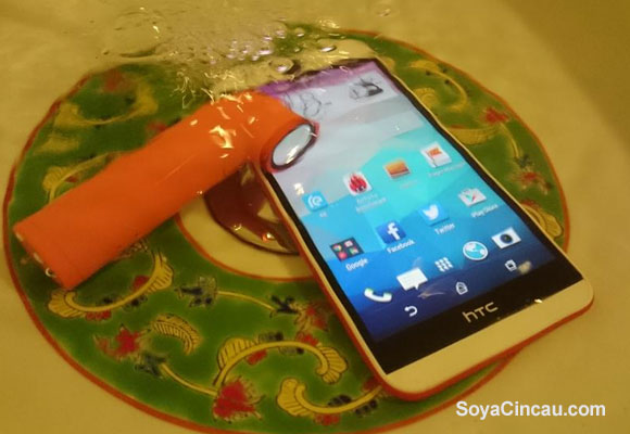 141201-htc-re-camera-hands-on-13
