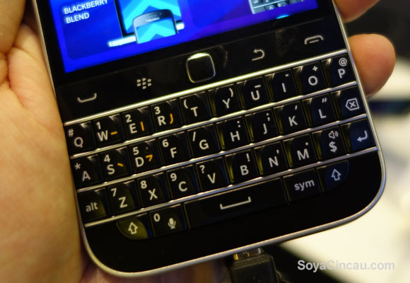 150114-blackberry-classic-hands-on-10