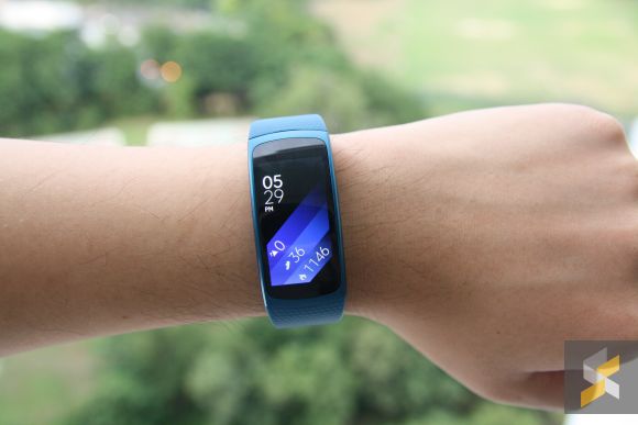 161014-samsung-gear-fit2-review-malaysia-10