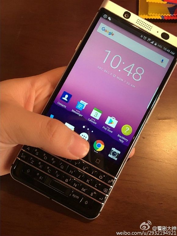 161205-blackberry-last-QWERTY-smartphone-02